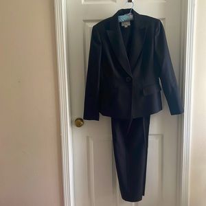 Collections for Le Suit Black Business Suit - size 8